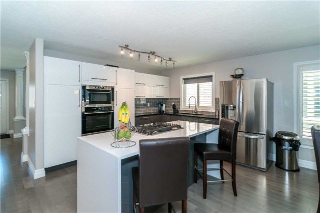 19 Falcon Cres, Barrie, L4N0Y9 | Image 2