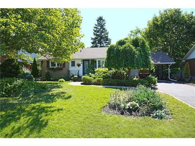 Detached House sold at 30 Dale Avenue, Hamilton, Ontario, L8G 3L9 - Stoney Creek - MLS: X3590689
