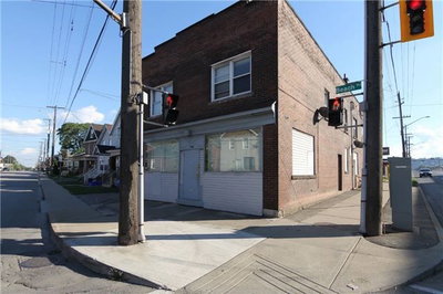 Detached House sold at 104 Beach Road, Hamilton, Ontario, L8L 3Z9 - Industrial Sector - MLS: X3610791