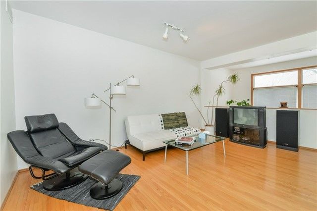 520 Mill Park Dr, Kitchener, N2P 1Z8 | Image 2