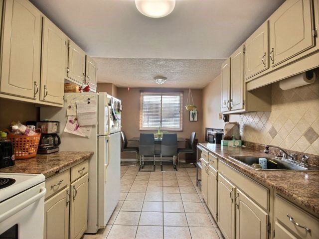 106 - 4 Avalon Pl, Kitchener, N2M4N6 | Image 2