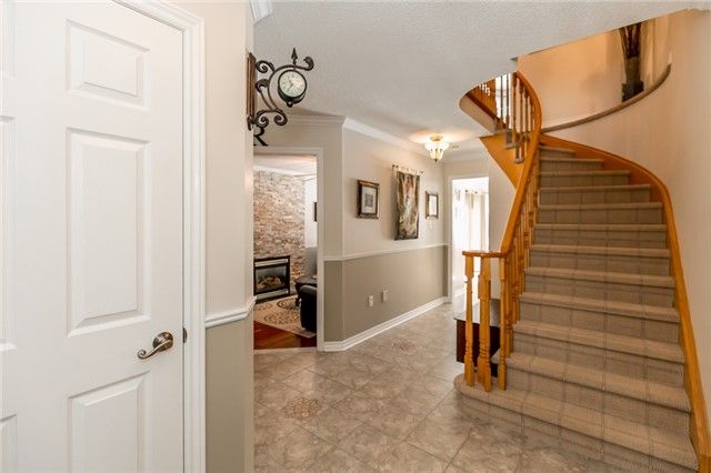 28 Hawkins Dr, Barrie, L4N0A6 | Image 2