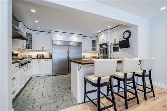 112 Lakeshore Rd W, Oro-Medonte, L0L 2E0 | Image 2