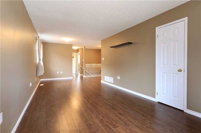 132 Benson Dr, Barrie, L4N 7Y3 | Image 2