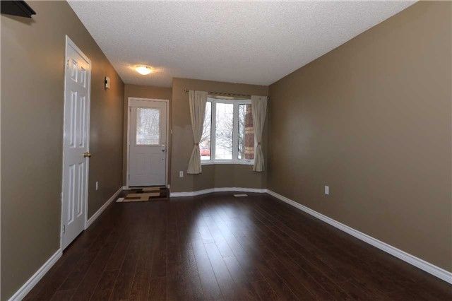 132 Benson Dr, Barrie, L4N 7Y3 | Image 3