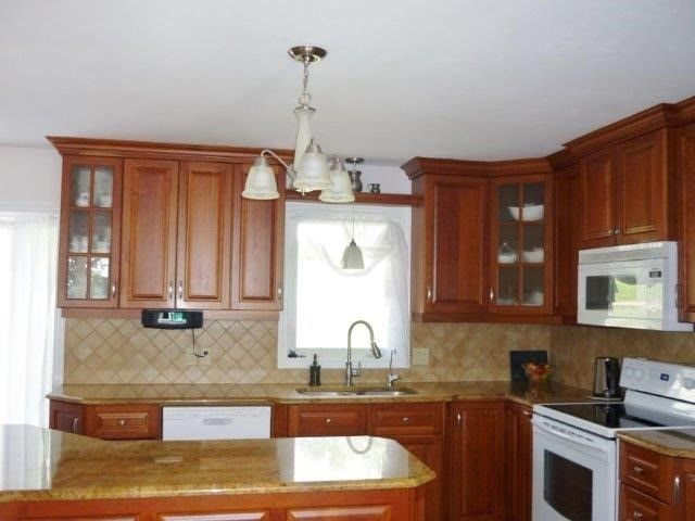 17 Hardy Cres, Brockville, K6V3A2 | Image 3