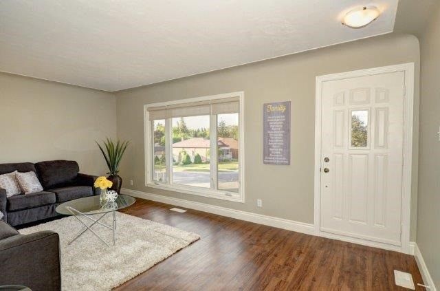 28 Hoffman St, Kitchener, N2M3M7 | Image 2