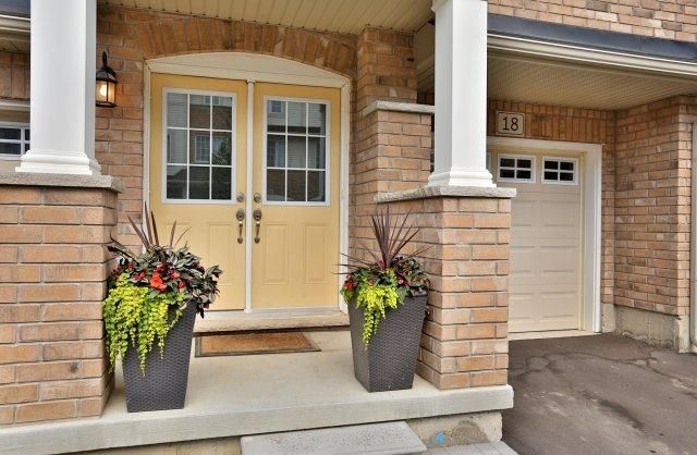 18 England Terr, Hamilton, L8J 0G4 | Image 2