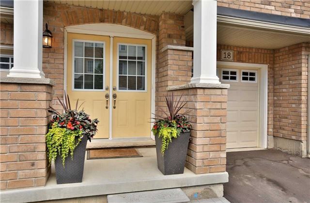 18 England Terr, Hamilton, L8J 0G4 | Image 2