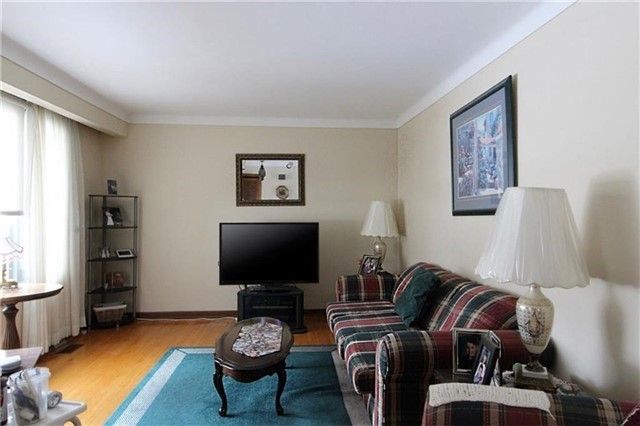 453 Leonard Ave, Welland, L3C 3A2 | Image 2