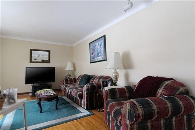 453 Leonard Ave, Welland, L3C 3A2 | Image 3