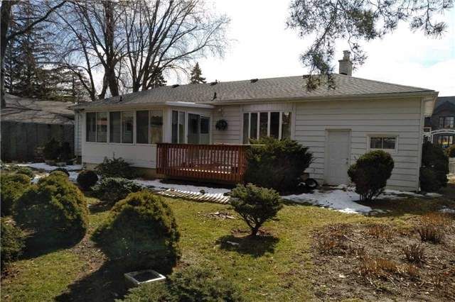 61 Floresta Crt, Hamilton, L9G 1R6 | Image 2