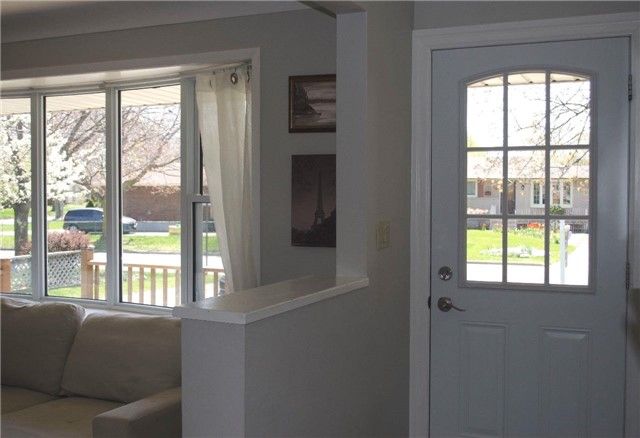 7 Prince Charles Dr, St. Catharines, L2N 3Y4 | Image 2