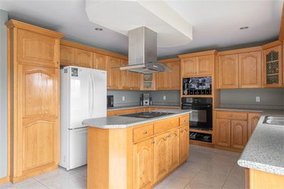 1230 Cabana Road West, Windsor, Ontario image-0-4