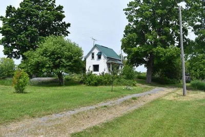 4805 County Road 8 Rd, Prince Edward County - North Marysburgh image-0-2