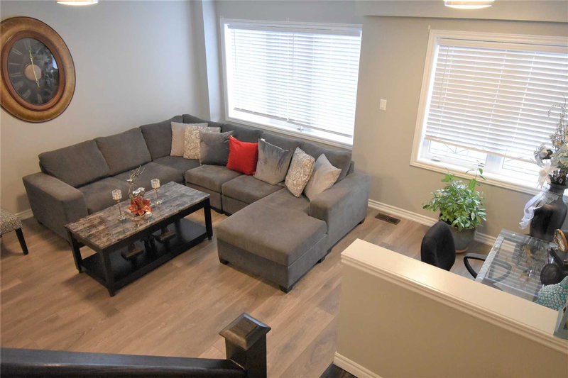 18 England Terr, Hamilton, L8J 0G4 | Image 2