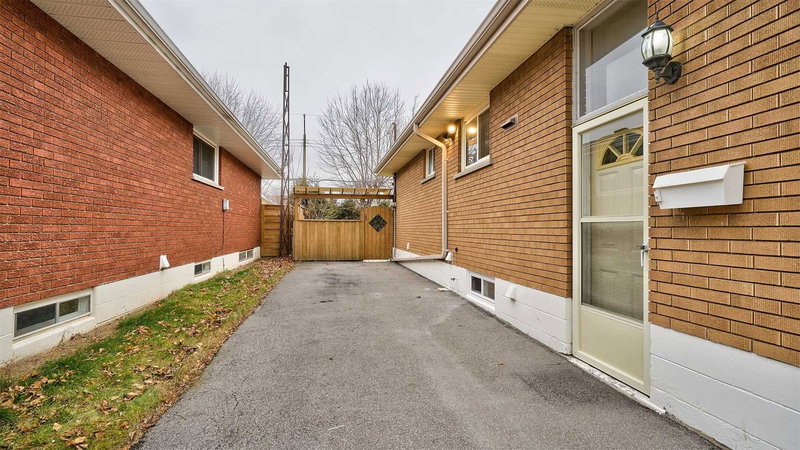56 Nash Rd S, Hamilton, L8K4J7 | Image 2