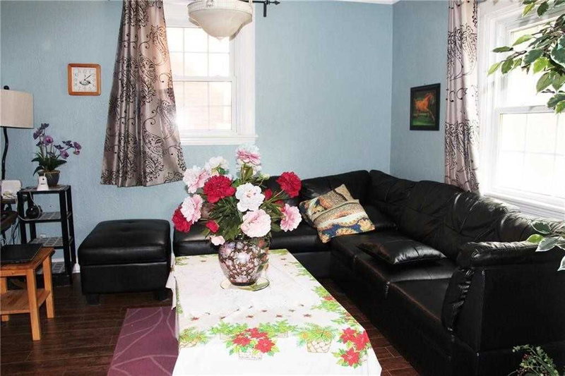 110 Traymore Ave, Hamilton, L8S 1R7 | Image 2