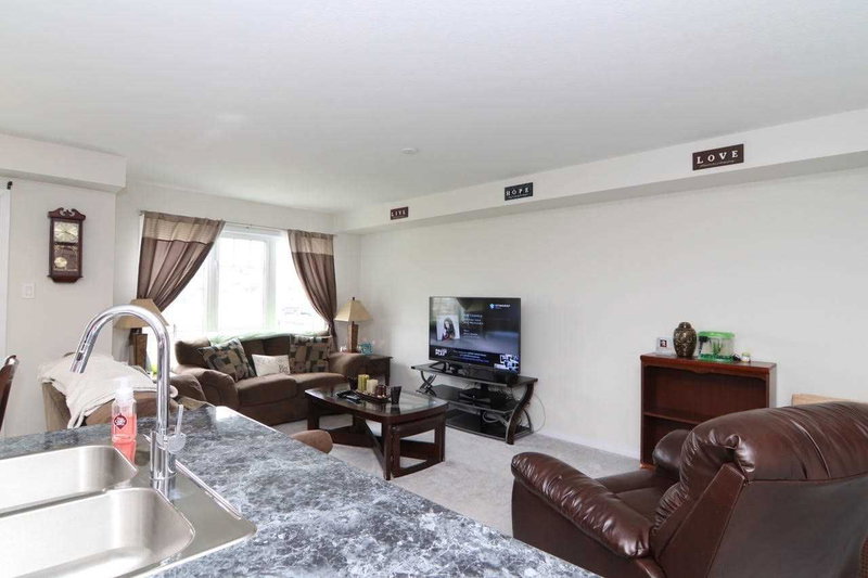 8482 Hickory Lane, Niagara Falls, L2H 0K8 | Image 3