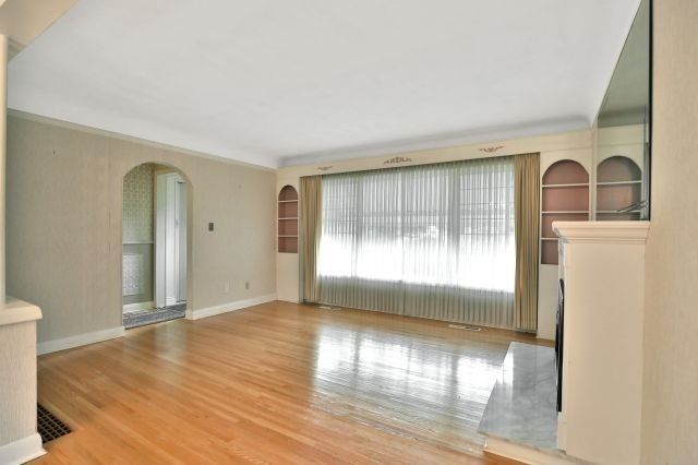 61 Floresta Crt, Hamilton, L9G 1R6 | Image 3