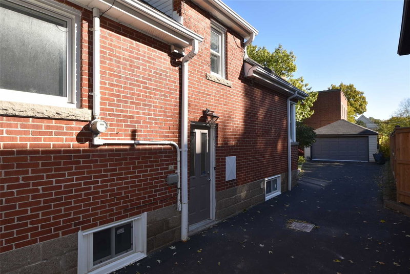 15 Millen Ave, Hamilton, L9A2T5 | Image 2