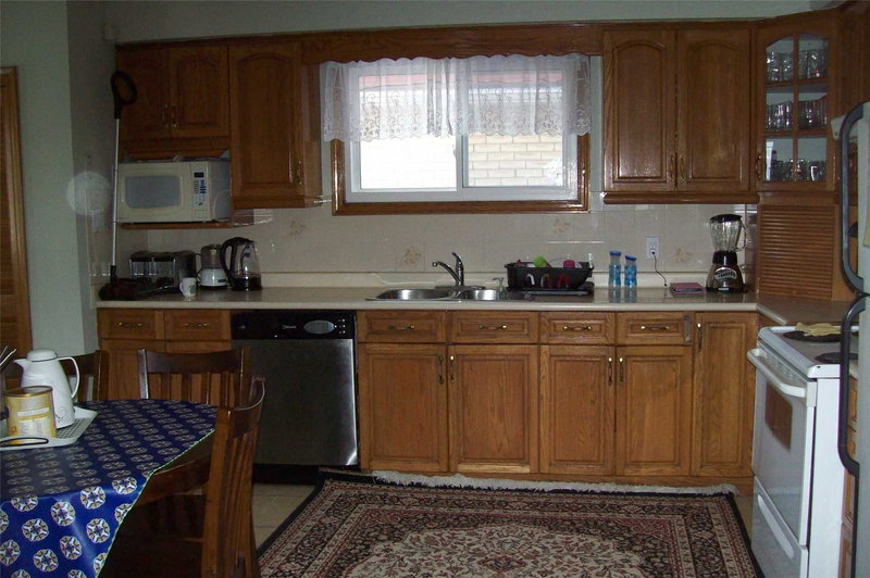 662 Mohawk Rd W, Hamilton, L9C 1X8 | Image 3