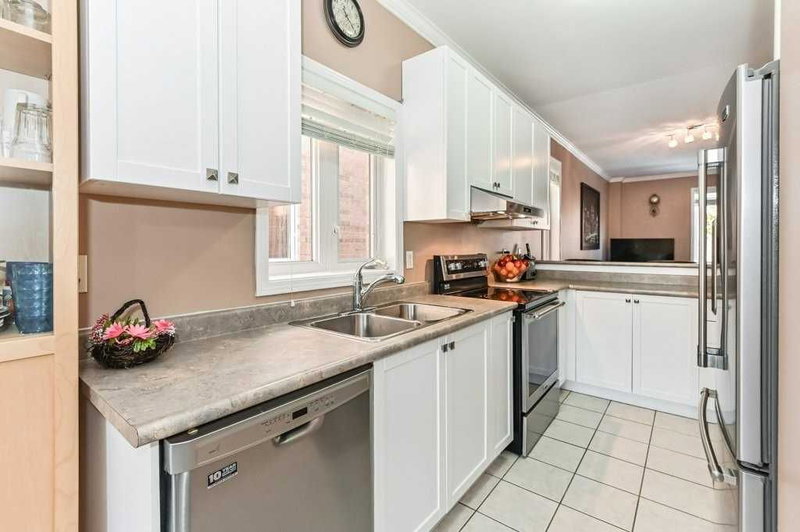 33 Panorama Way, Hamilton, L8E C6E | Image 3