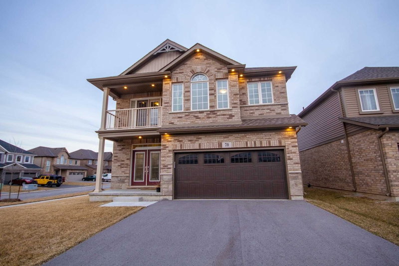 70 Spruce Cres, Welland, L3C 0C6 | Image 2