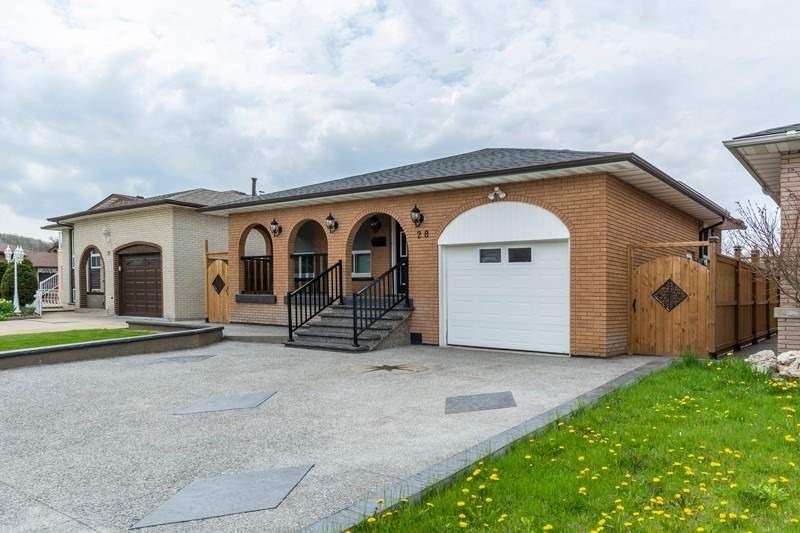 28 Tara Crt, Hamilton, L8K 6E6 | Image 2