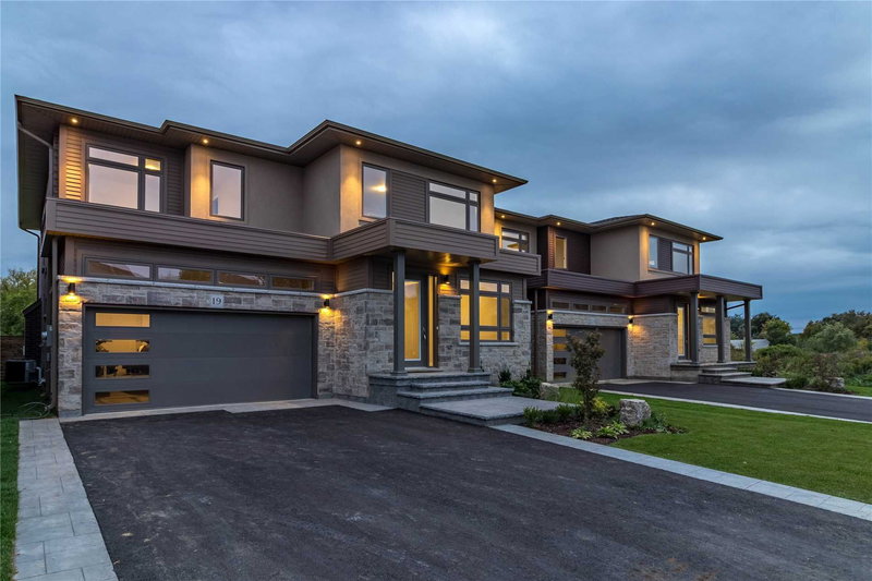 19 Secinaro Ave, Hamilton, L9G 0C6 | Image 2