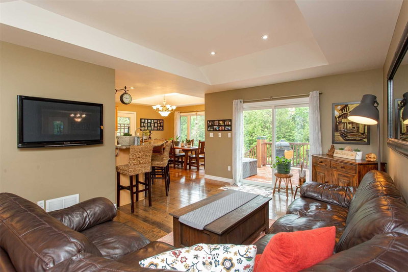 8 Champlain Blvd, Kawartha Lakes, K9V4R1 | Image 2