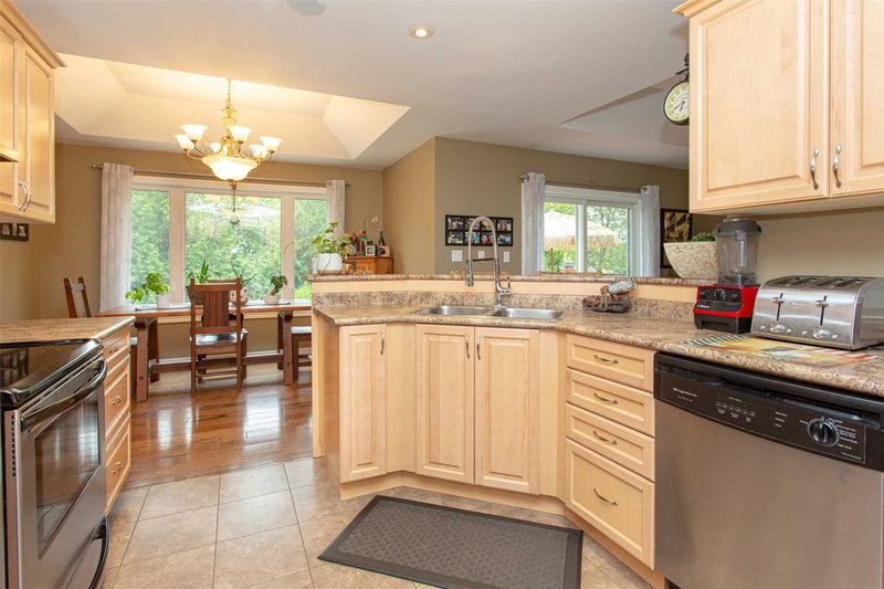 8 Champlain Blvd, Kawartha Lakes, K9V4R1 | Image 3