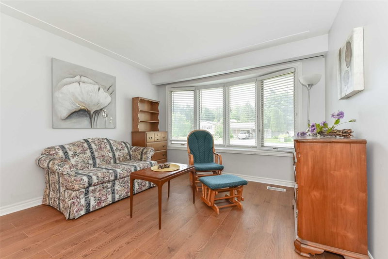 560 Glen Forrest Blvd, Waterloo, N2L 4J2 | Image 2