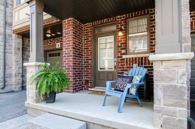 4 Bird Lane, Hamilton, L9G0G7 | Image 2