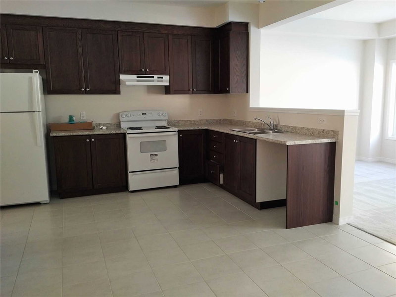 305 Tall Grass Cres, Kitchener, N2P 0G7 | Image 2