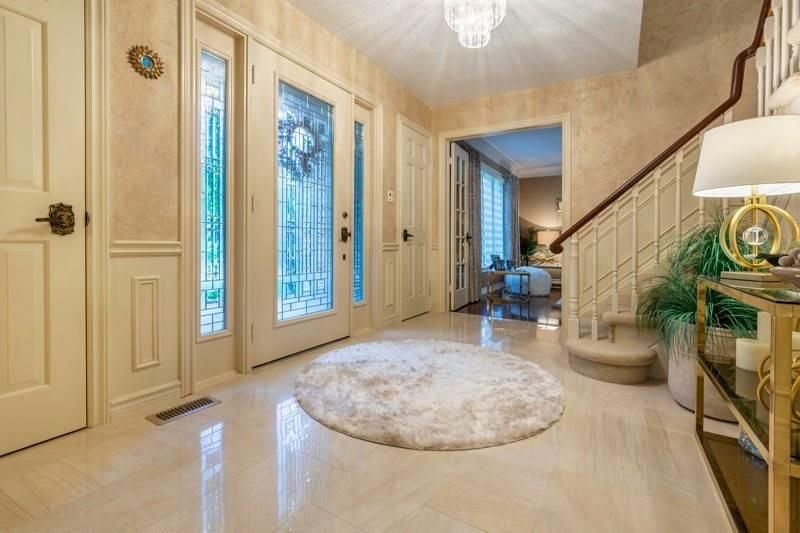 28 Stonegate Dr, Hamilton, L9G 3R7 | Image 3