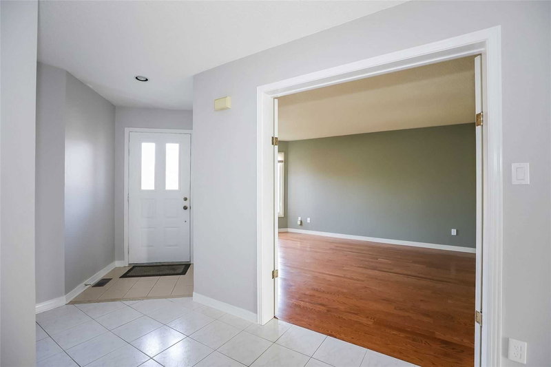 486 Dicenzo Dr, Hamilton, L9B 2C4 | Image 2