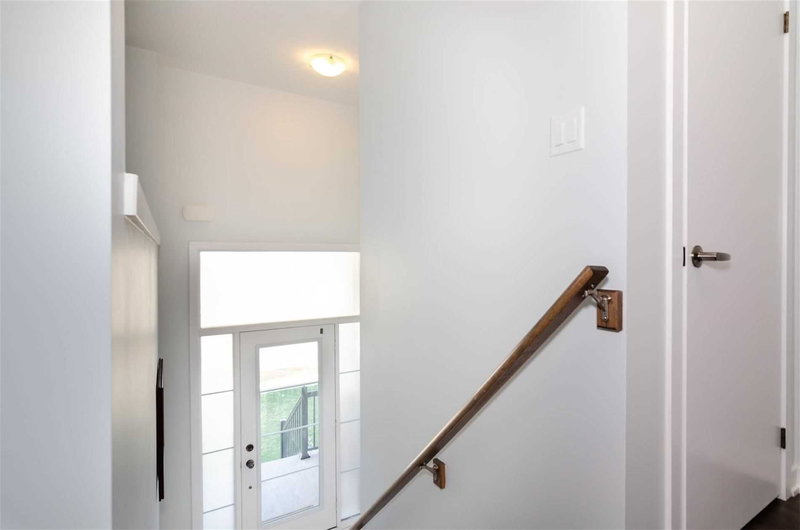 26 Crafter Cres, Hamilton, L8J 0H6 | Image 3