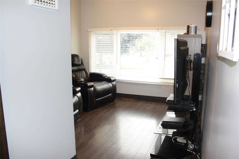 35 Glendan Crt, Cambridge, N1R 7N4 | Image 3