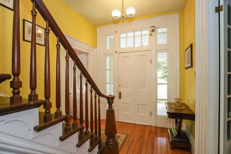 262 Main St W, Grimsby, L3M1S4 | Image 3