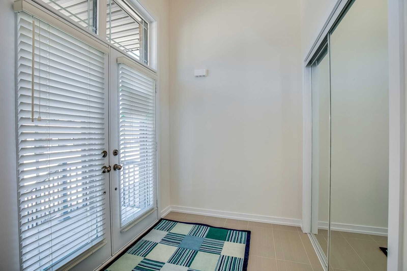 16 Pagebrook Cres, Hamilton, L8J0K7 | Image 2