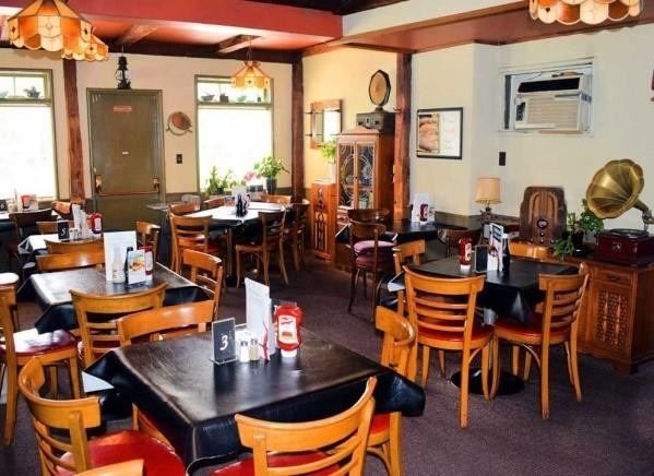 976 Main St E, Hamilton, L8M 1M8 | Image 2