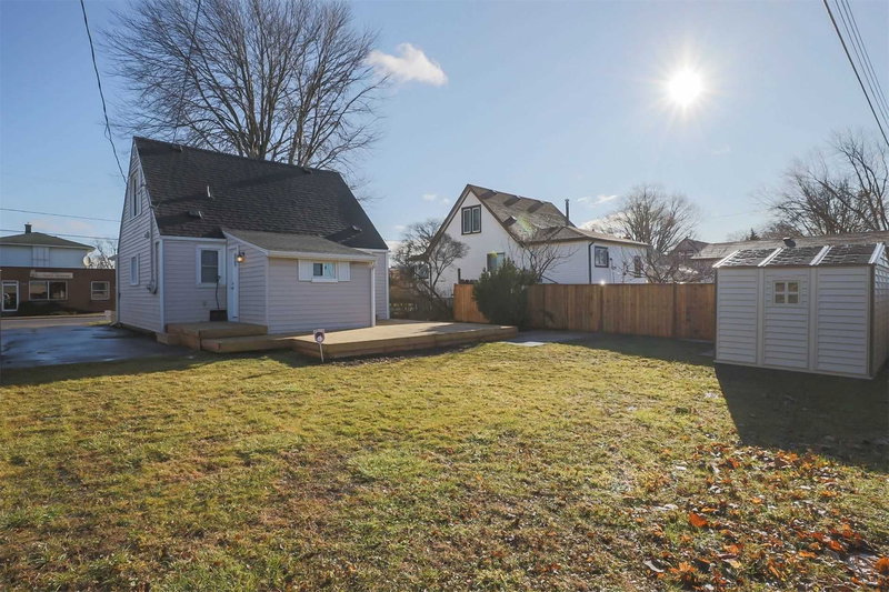 325 Crowland Ave, Welland, L3B 1X5 | Image 3