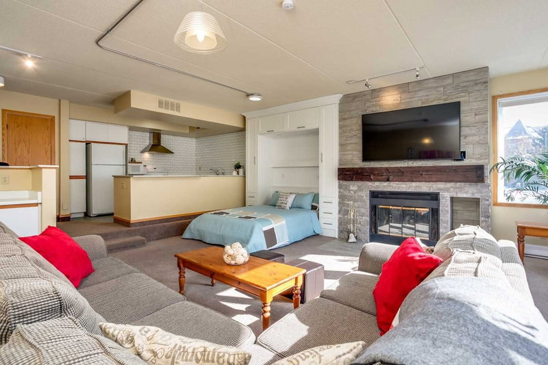 112 - 107 Ann Heggtveit Dr, Blue Mountains, L9Y 0P7 | Image 2