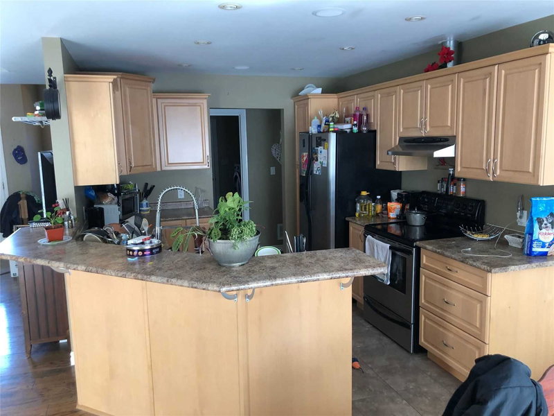 8 Champlain Blvd, Kawartha Lakes, K9V4R1 | Image 2