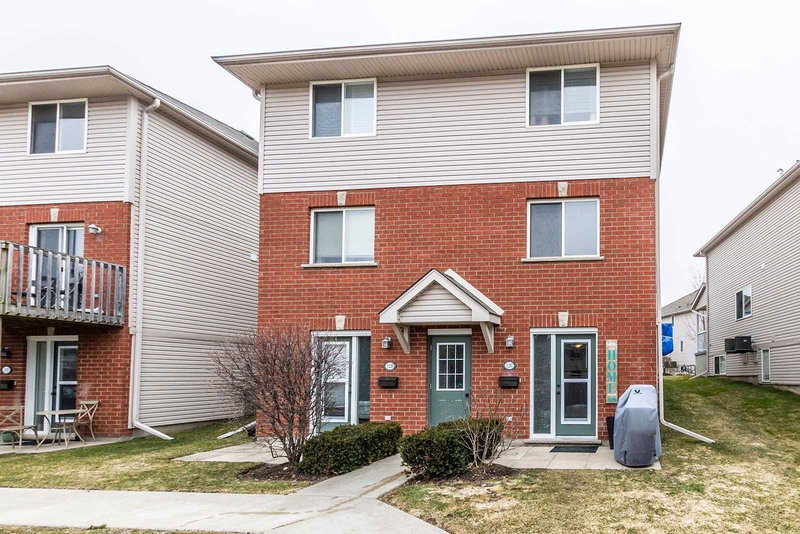 12C - 139 Brighton St, Waterloo, N2J 4Z5 | Image 2