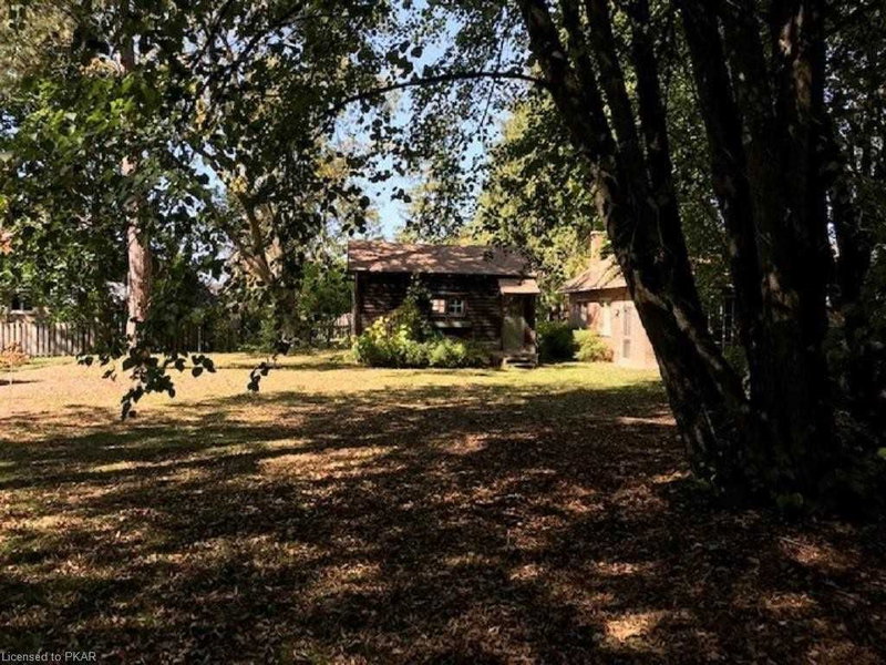 214 Aberdeen Ave, Peterborough, K9H 3Y1 | Image 2