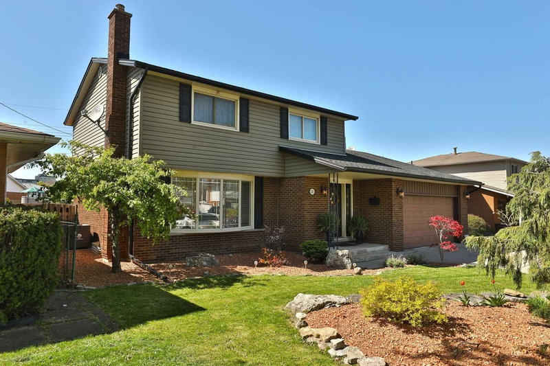 203 Montmorency Dr, Hamilton, L8K5H3 | Image 2