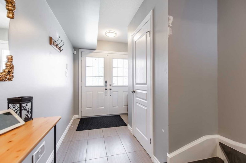 18 England Terr, Hamilton, L8J 0G4 | Image 3