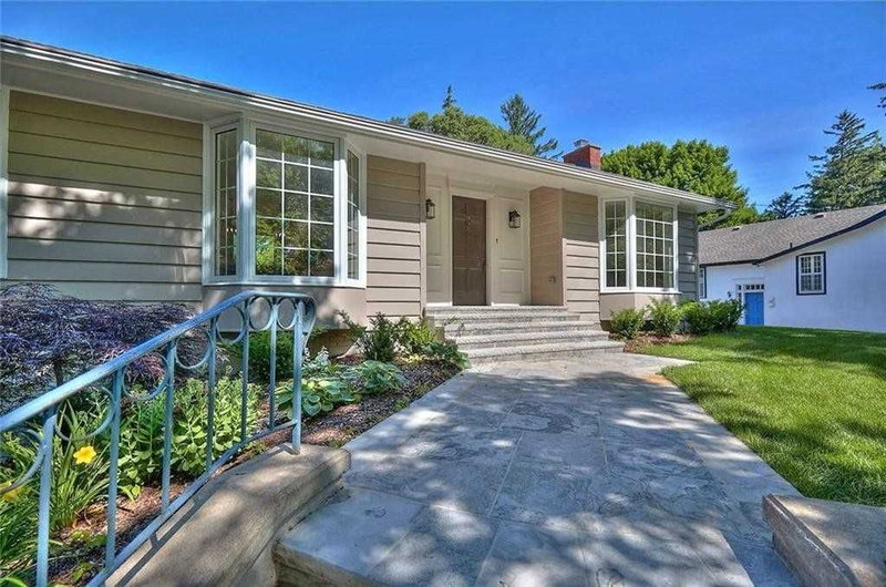 121 Regent St, Niagara-on-the-Lake, L0S 1J0 | Image 2